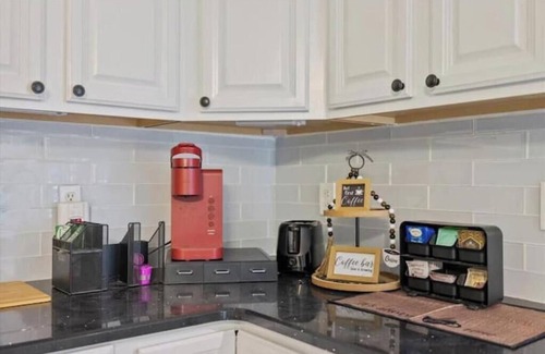 Raleigh House | Raleigh Oasis: City Convenience Meets Country Calm