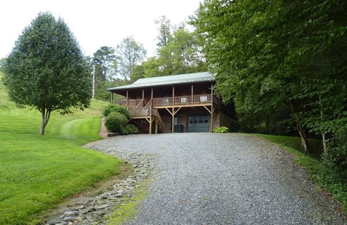 Boone Cabin | Ralph's Place 6 Min to Downtown Immaculately Kept