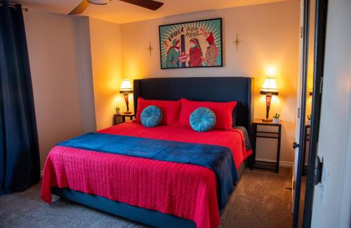 Chickasha House | Ralphie's House Chickasha - Fiber WIFI - 4 Bedroom!