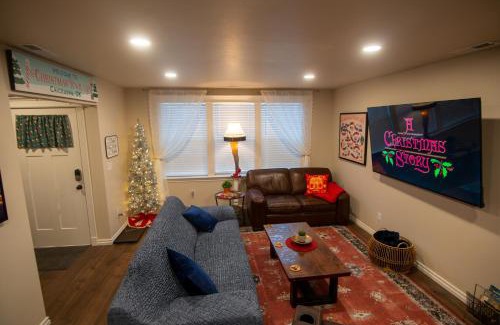Chickasha House | Ralphie's House Chickasha - Fiber WIFI - 4 Bedroom!
