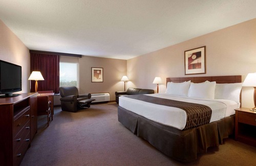Bismarck Hotel | Ramada by Wyndham Bismarck