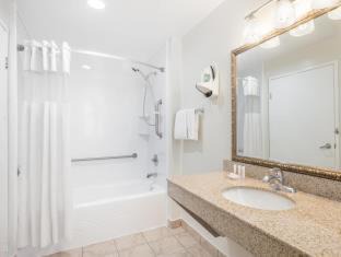 Roseville - Fleet Ridge Hotel | Ramada by Wyndham San Diego Airport