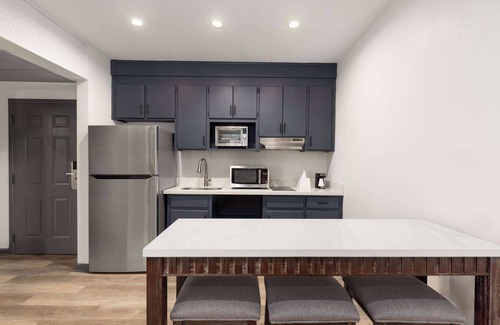 Dothan Hotel | Ramada by Wyndham Studio Suites Dothan