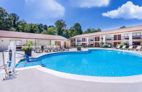 Skyland Park Hotel | Ramada by Wyndham Tuscaloosa
