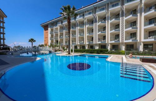 Kusadasi City Centre Hotel | Ramada Hotel & Suites by Wyndham Kusadasi
