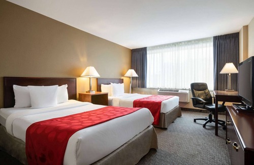 Cote-Des-Neiges—Notre-Dame-De-Grace Hotel | Ramada Plaza by Wyndham Montreal