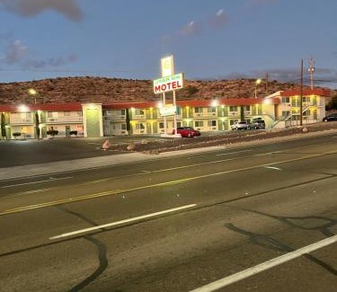 Kingman Hotel | Ramblin Rose Motel