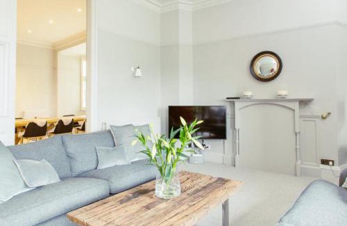 Old Town Apartment | Ramsay Gardens - Grand 4-Bedroom Apartment Next To Castle