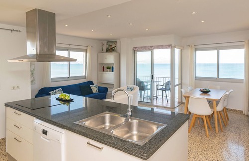 Can Picafort House | RAN DE MAR (CAN PICAFORT) - Fabulous seafront apartment with wonderful beach views. Free W