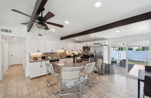 La Presa House | Ranch 3-Bedroom House w Gated Yard, Garage, Crib