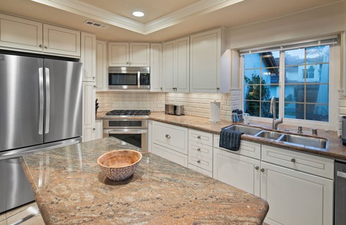 Encinitas House | Ranch + Coast Encinitas Townhome, Serene Getaway, 3min to shops 10min to Beach