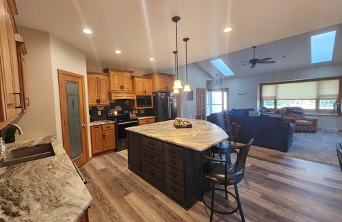 Black Wolf House | Ranch Home with 5 bedrooms and large yard! Less than 10 minutes to Hwy 41.