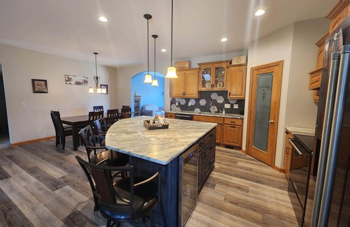 Black Wolf House | Ranch Home with 5 bedrooms and large yard! Less than 10 minutes to Hwy 41.
