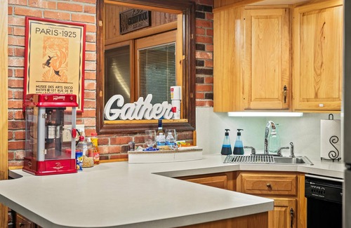 Lake Harmony Cabin | Ranch on Greenwood: Hot tub , fire pits, kayaks, Rafts, Bikes