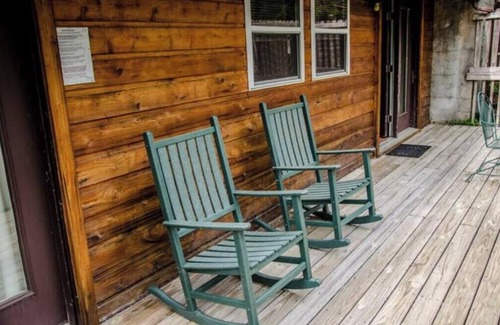 Skyland House | Ranch style cabin 3.7 miles from Biltmore House