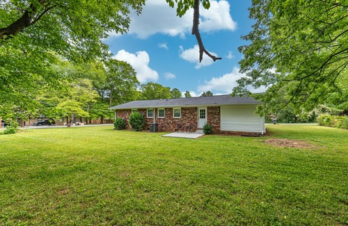 Addison Heights House | Ranch Style Home & Plenty Of BKYD Space Near KSU