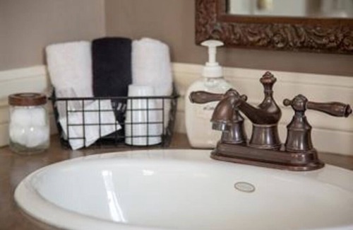 South Fork Bed & Breakfast | Rancher's Retreat GUESTROOM at Arbor House Inn Bed & Breakfast on the River.