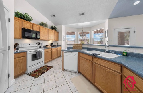 Albuquerque House | Rancho de los Sueños with Hot Tub - An Irvie Home