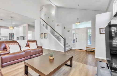 Rancho Cordova House | Rancho Heaven! Two-story 4bed 3bath Charming Home with fenced large backyard