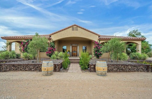 Valley Farms House | Rancho Retreat!