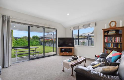 Alexandra House | Rangi Marie - Alexandra Holiday Home