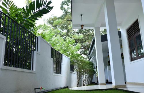 Nikaweratiya Hotel | Ranketha Hideout Resorts
