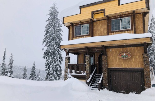 Silver Star Mountain Apartment | Rare 1 bedroom suite on The Ridge with private hot tub
