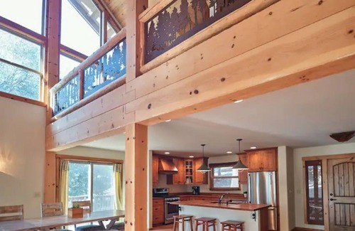 Wishon House | Rare Deluxe Family Cabin - Yosemite & Bass Lake