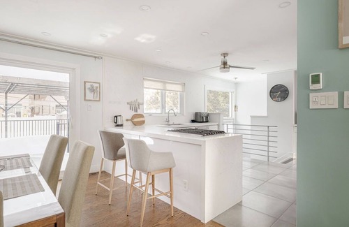 Westboro House | Rare find! 4 BR Exec Home in Westboro Beach with Chef's Kitchen, Guest Suite