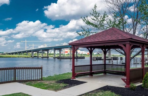 Secaucus House | Rare Find! Close to Empire State Building, Pet Friendly Property