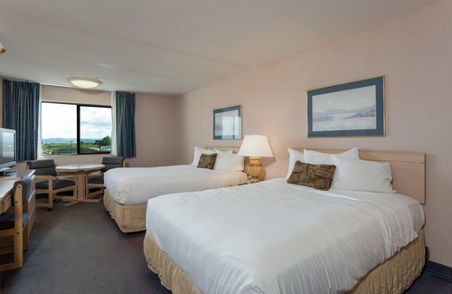 Warrenton Hotel | RARE FIND! COMFY UNIT FOR 4, SAUNA, POOL AND GYM