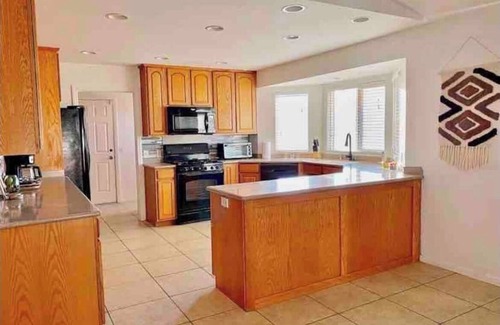 Apple Valley House | *RARE FIND* GREAT LOCATION*BREWSTER PARK*GAMEROOM*