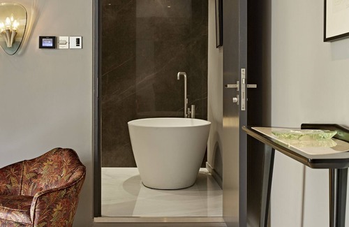 Barbican Apartment | Rare, Luxurious Home in Private Courtyard