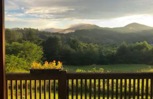 Cullowhee House | Rare Mountain Double Vision Lake Glenville Private Rd King Bed Pet Friendly