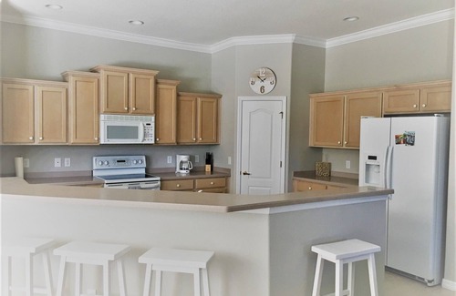Sarasota House | Rare/Only Single Family Pool /Golf Course Home in Heritage Oaks Country Club!