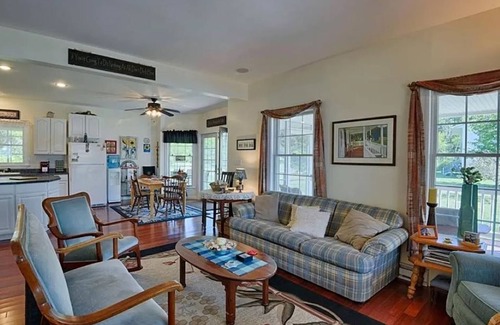 Frontenac Cottage | RARE OPPURTUNITY. COTTAGE on Round Island!