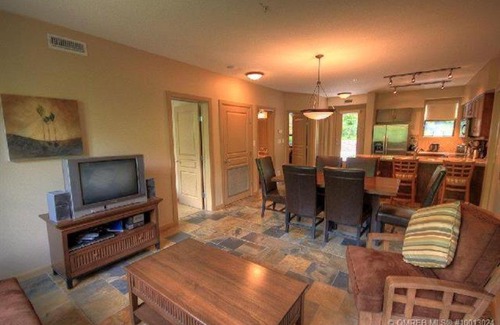South Pandosy Apartment | Rare Three Bedroom at Playa #372