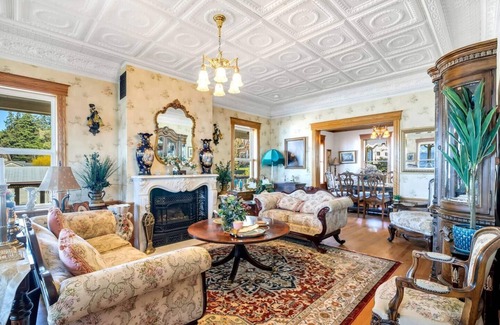 Tracyton House | Rare Victorian & Modern Luxury Getaway+Water Views