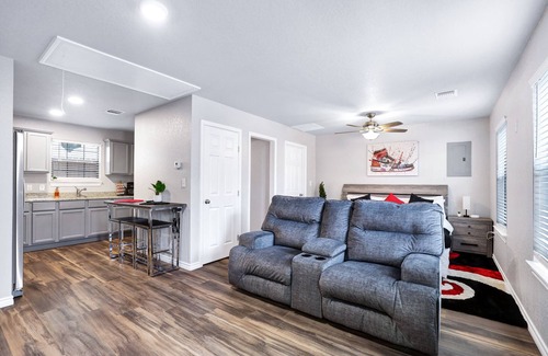 Eastside Promise Neighborhood Apartment | Rashali kicks theme casita