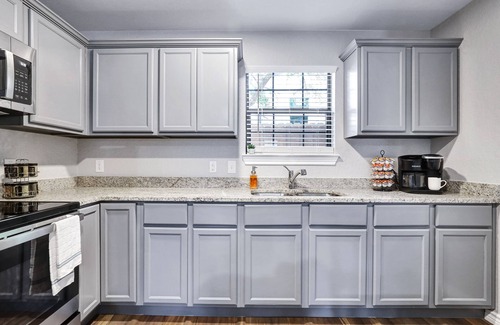 Eastside Promise Neighborhood Apartment | Rashali kicks theme casita