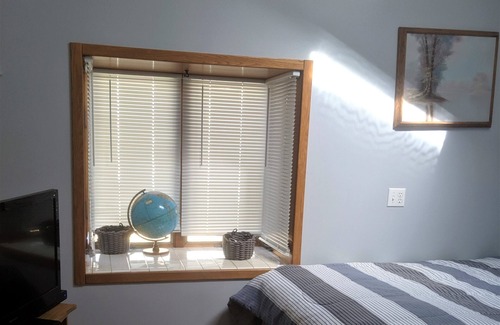 Lake House | Rate discounted! Visit Clare County in 2024! Lakefront Cottage on Crooked Lake!