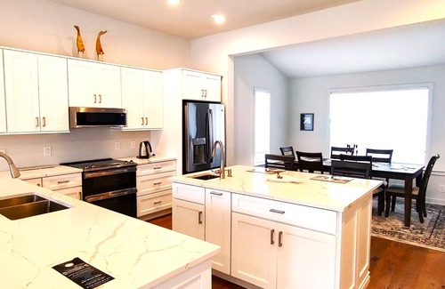 Annapolis House | RATE REDUCTION FOR COMMISSIONING WEEK - Serene and Sophisticated 4 BR Waterfront Contemporary