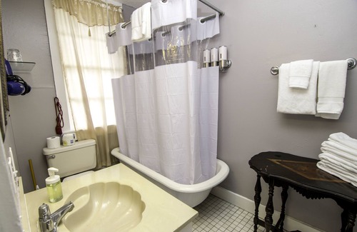 Treme Hotel | Rathbone Mansions - Superior Queen Queen