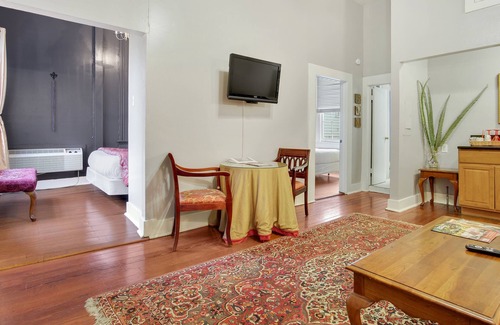 Treme Hotel | Rathbone Mansions - Two Queen Suite