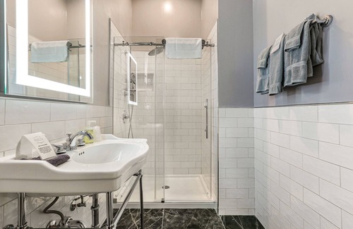 New Orleans Hotel | Rathbone Mansions