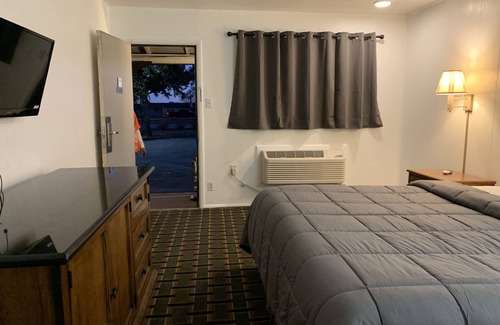 Raton Hotel | Ratons Peak Inn