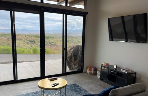 Quincy House | RATTLESNAKE RETREAT, 2 BDRM, IN THE WINERY