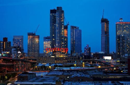 Hunters Point Hotel | Ravel Hotel Trademark Collection by Wyndham