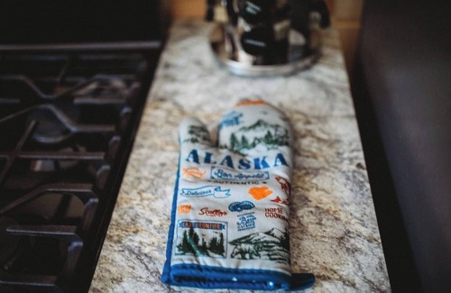 Fairbanks Apartment | Raven's Spruce Suite #7 Getaway