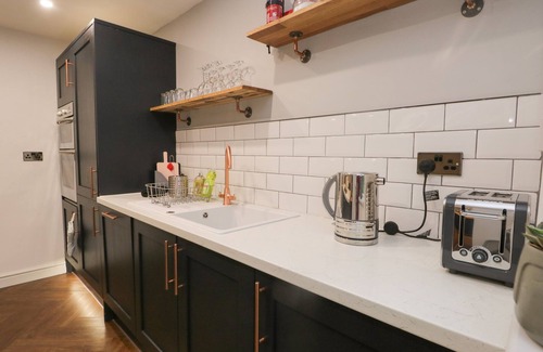 Ravenglass Cottage | RAVENGLASS RETREAT, pet friendly, with a garden in Holmrook